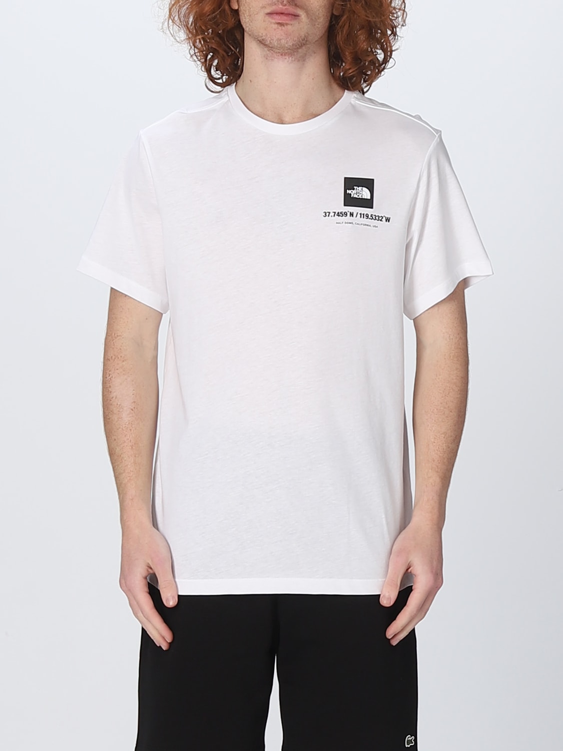 Outlet de The North Face: Camiseta para hombre, Blanco  Camiseta The North  Face NF0A826X en línea en