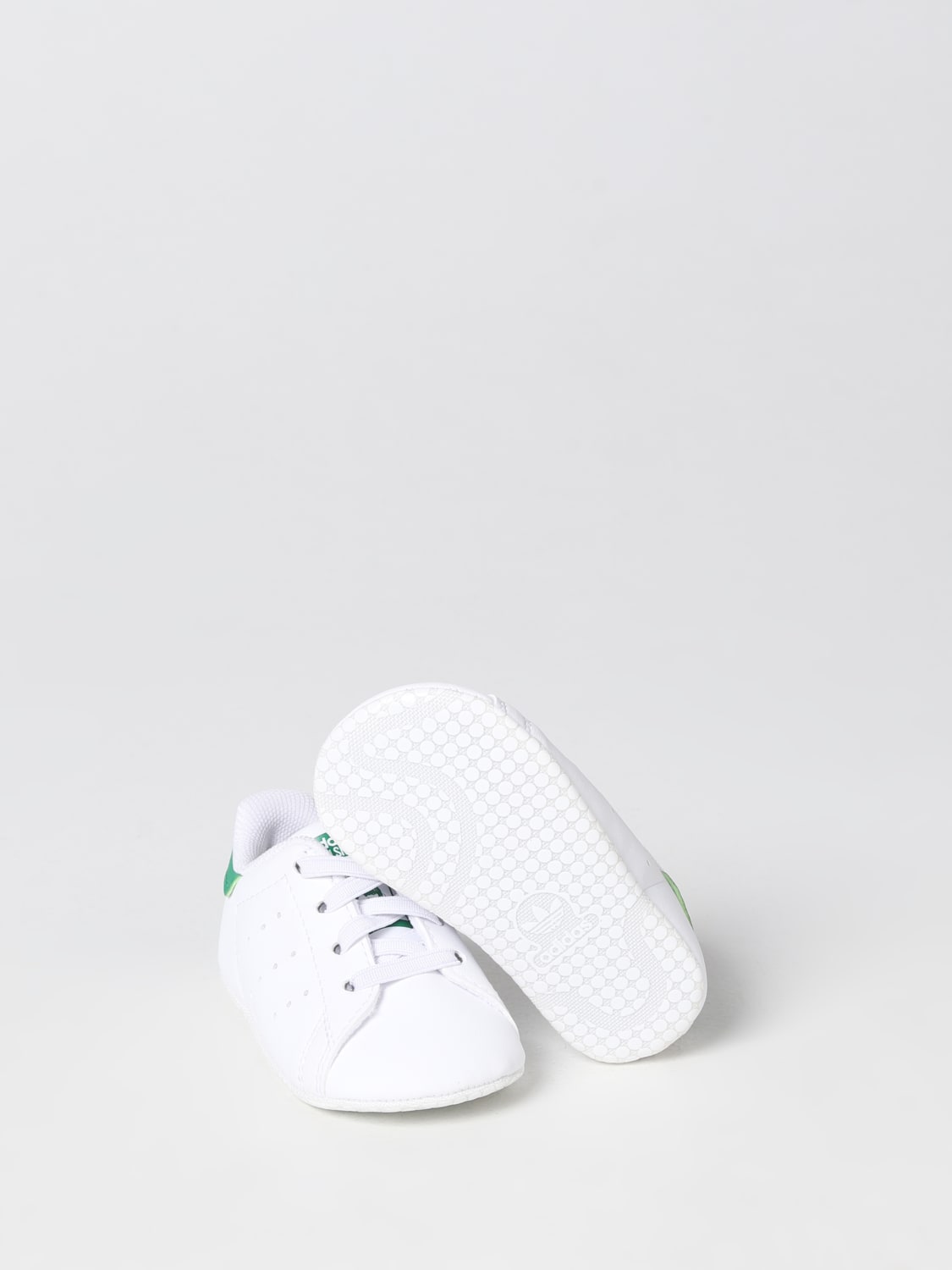 ADIDAS ORIGINALS: Stan Smith Crib sneakers in synthetic leather - White