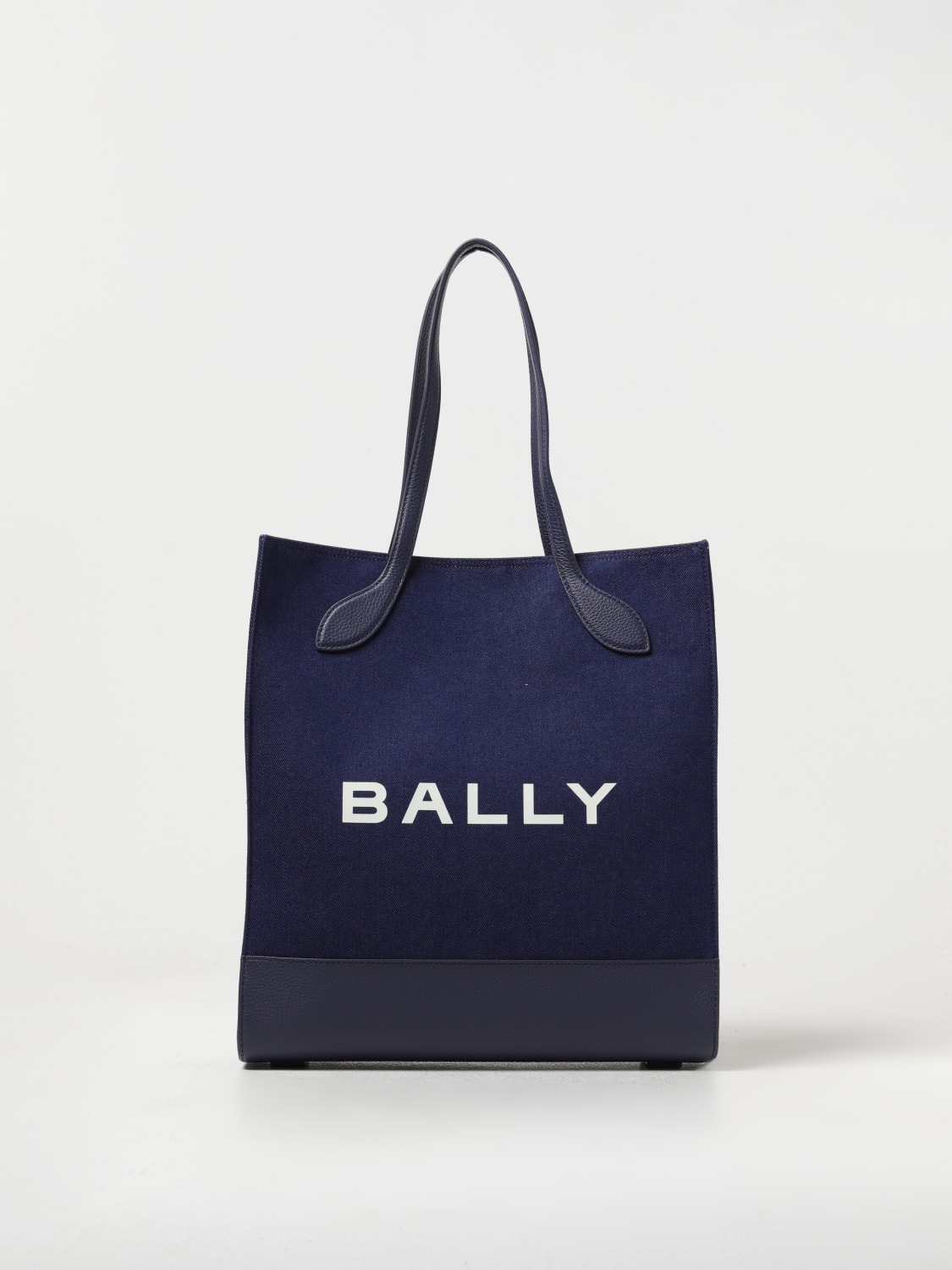 ロシアと西側諸国と Bally ショルダーバック ブルー | erational.com