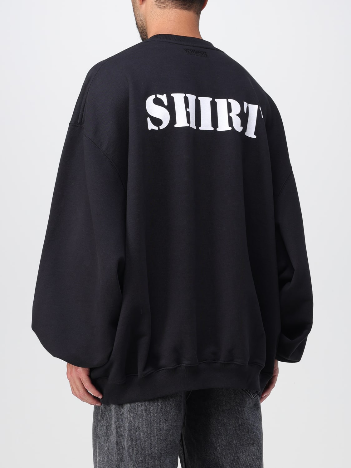 VETEMENTS：スウェットシャツ メンズ - ブラック | GIGLIO.COM