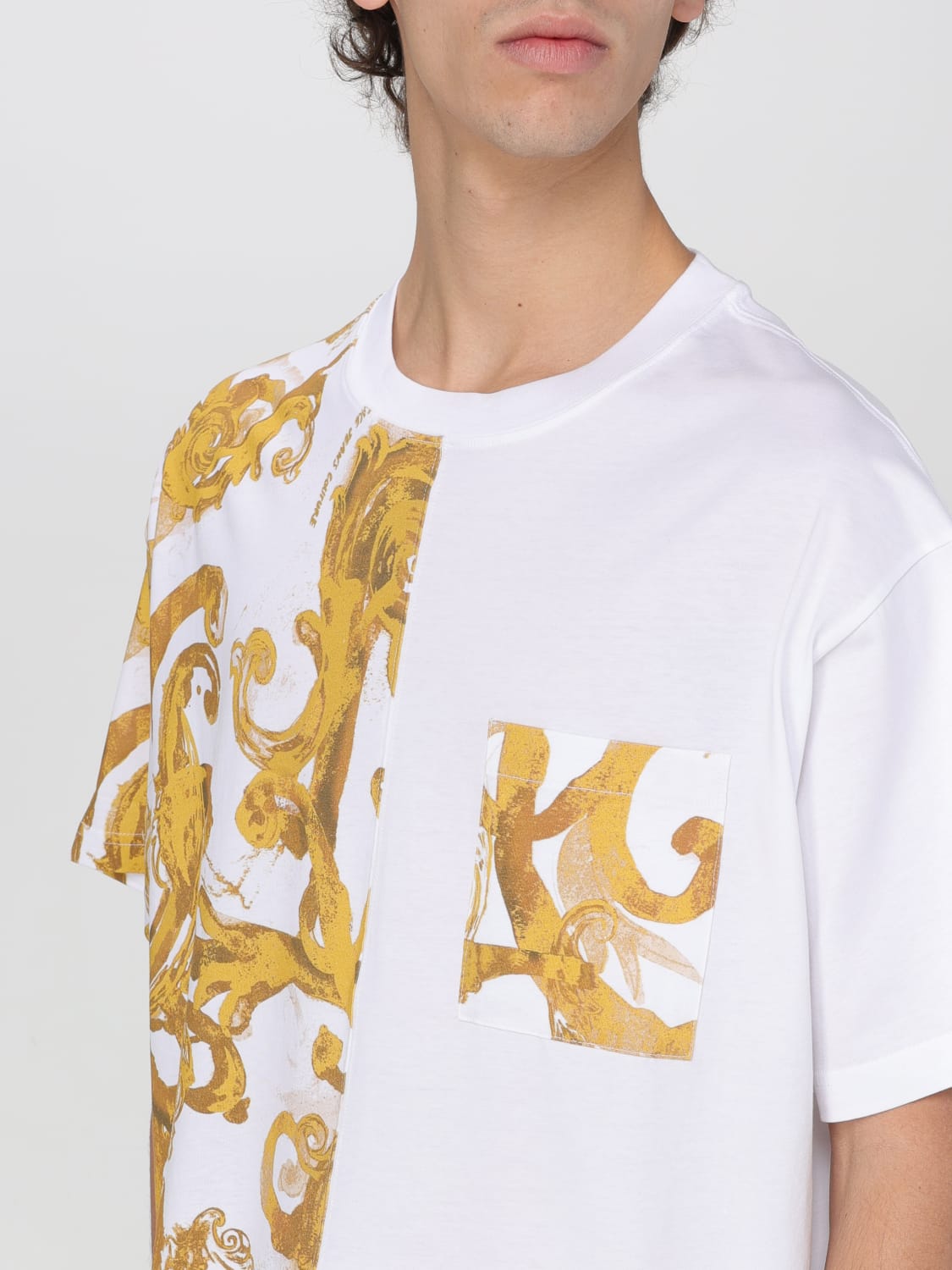 Versace t shirt white hotsell and gold