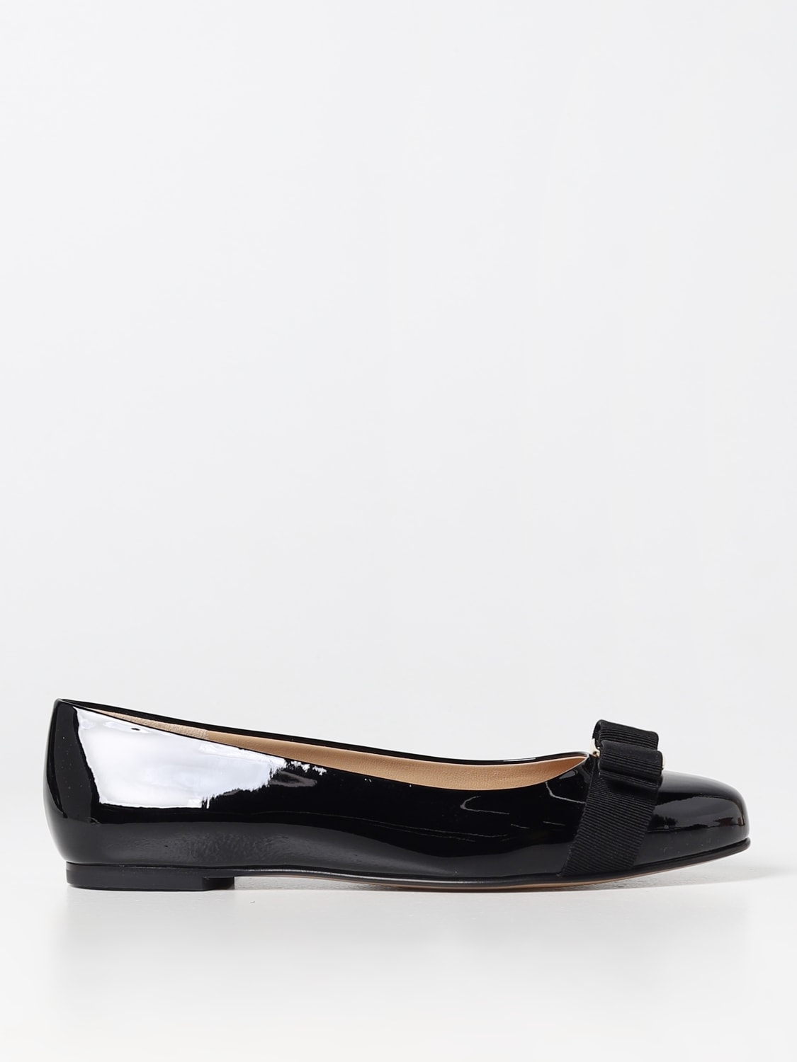 FERRAGAMO: Varina ballerinas in patent leather - Black | FERRAGAMO ...