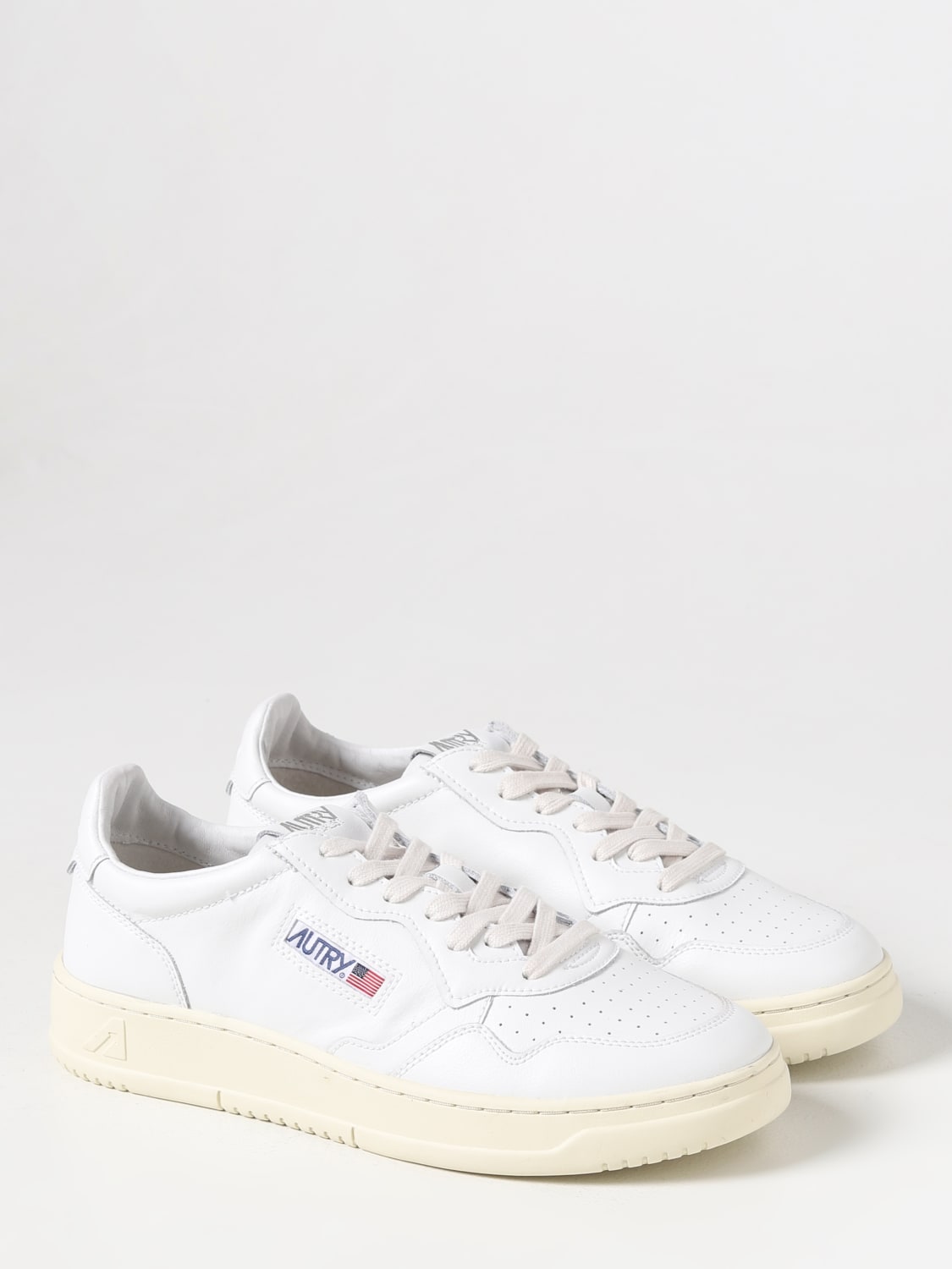 AUTRY: sneakers in smooth leather - White | AUTRY sneakers AULMLL15 ...