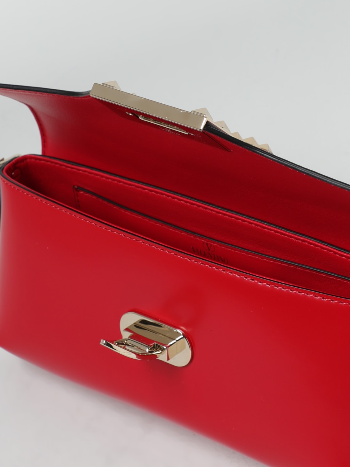 Valentino Garavani Rockstud leather shoulder bag - Red