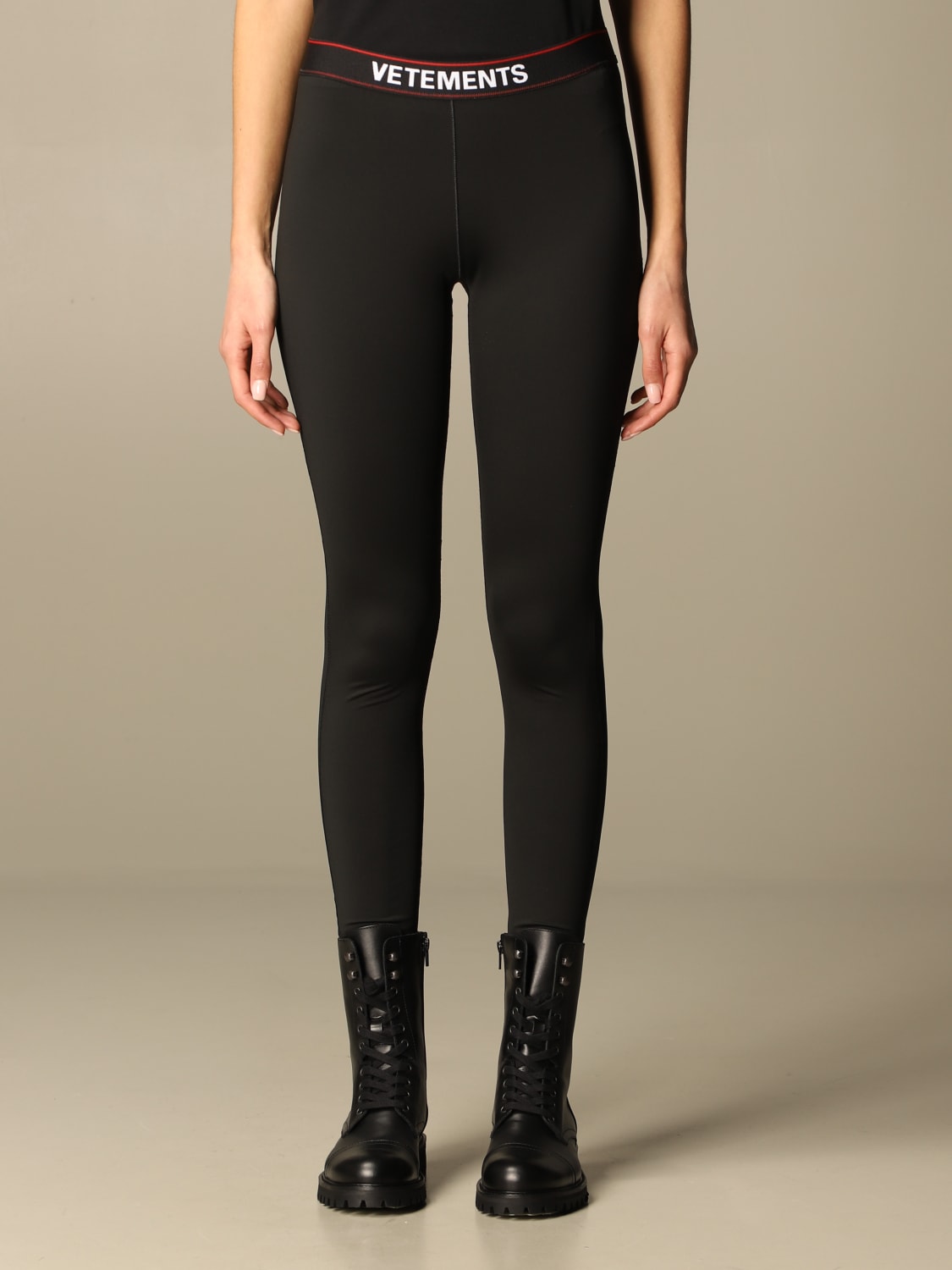 VTMNTS: Vetements stretch leggings with logo - Black  VTMNTS pantalone  WE51PA640B 1332 online at