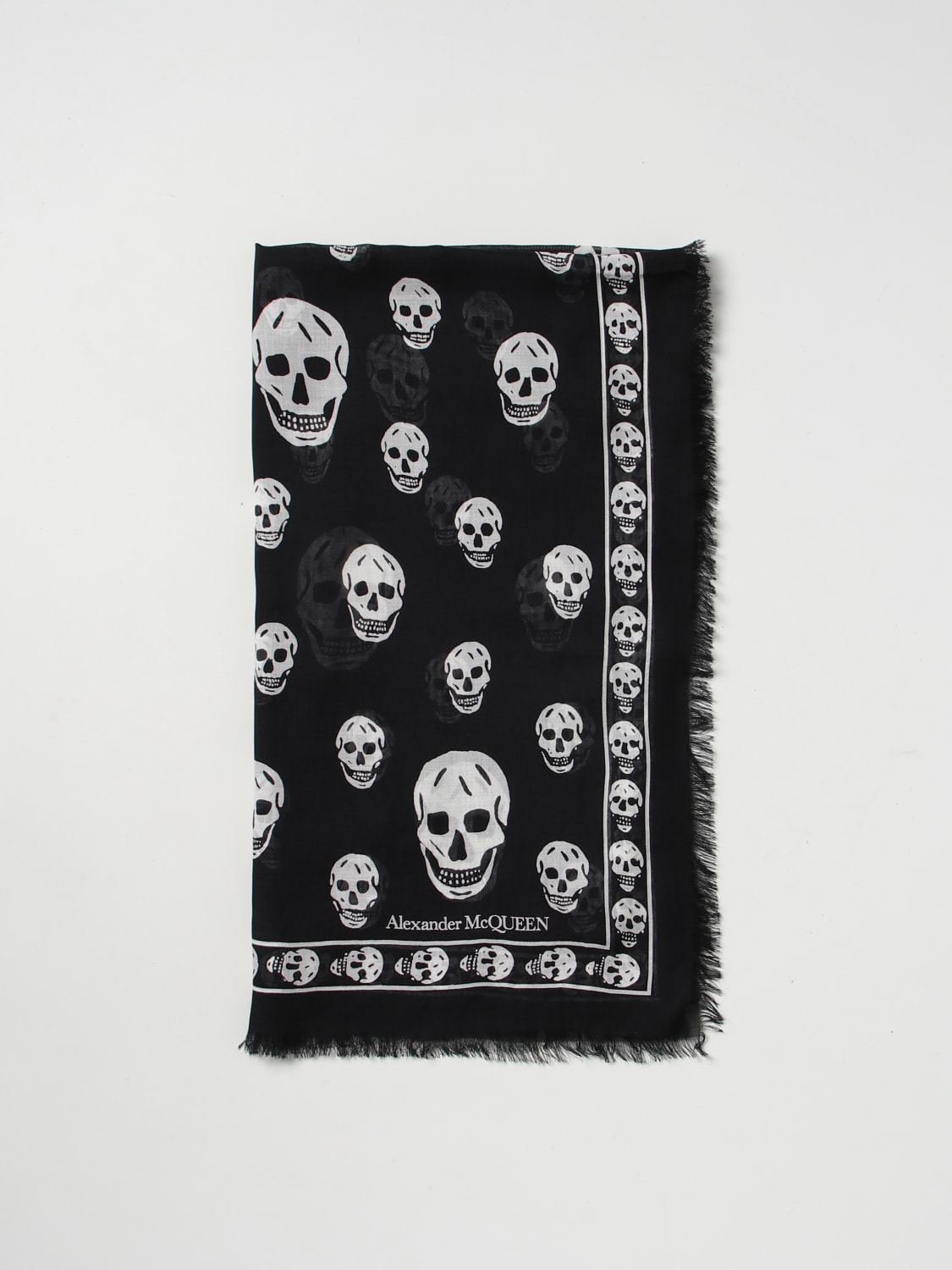 ALEXANDER MCQUEEN Outlet: Skull scarf in silk blend - Black | ALEXANDER ...