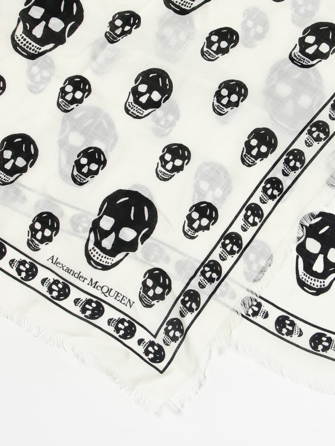 Alexander McQueen Skull scarf in jacquard wool