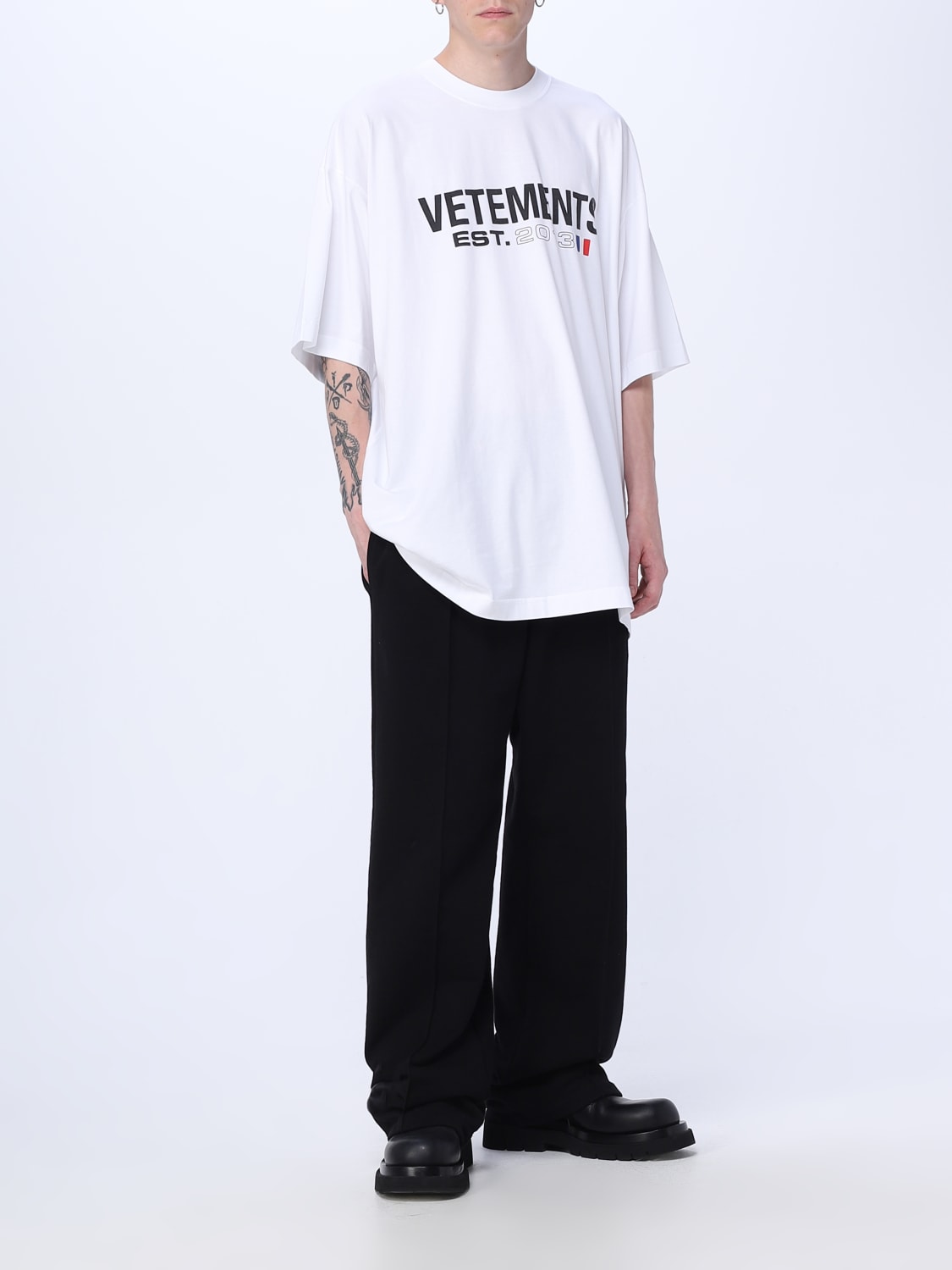 VETEMENTS: t-shirt for man - White | Vetements t-shirt UE54TR100W