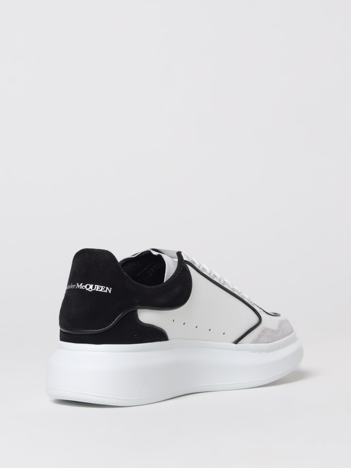 Black and white 2024 alexander mcqueen trainers