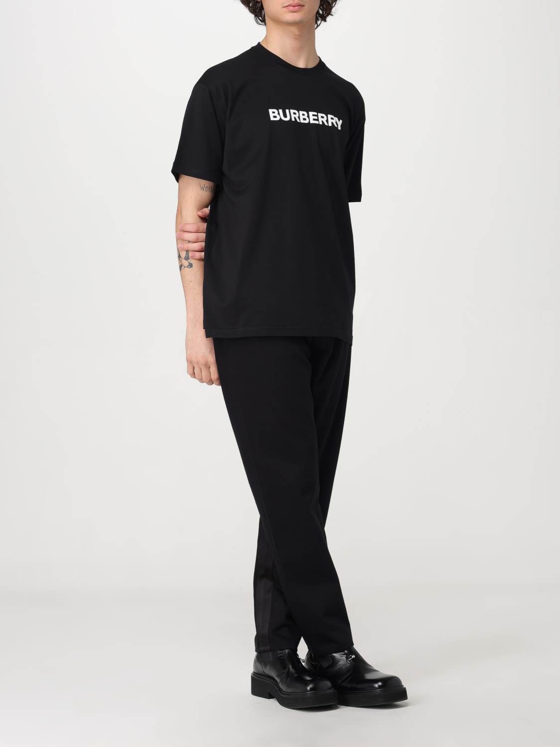 BURBERRY：Tシャツ メンズ - ブラック | GIGLIO.COMオンラインの