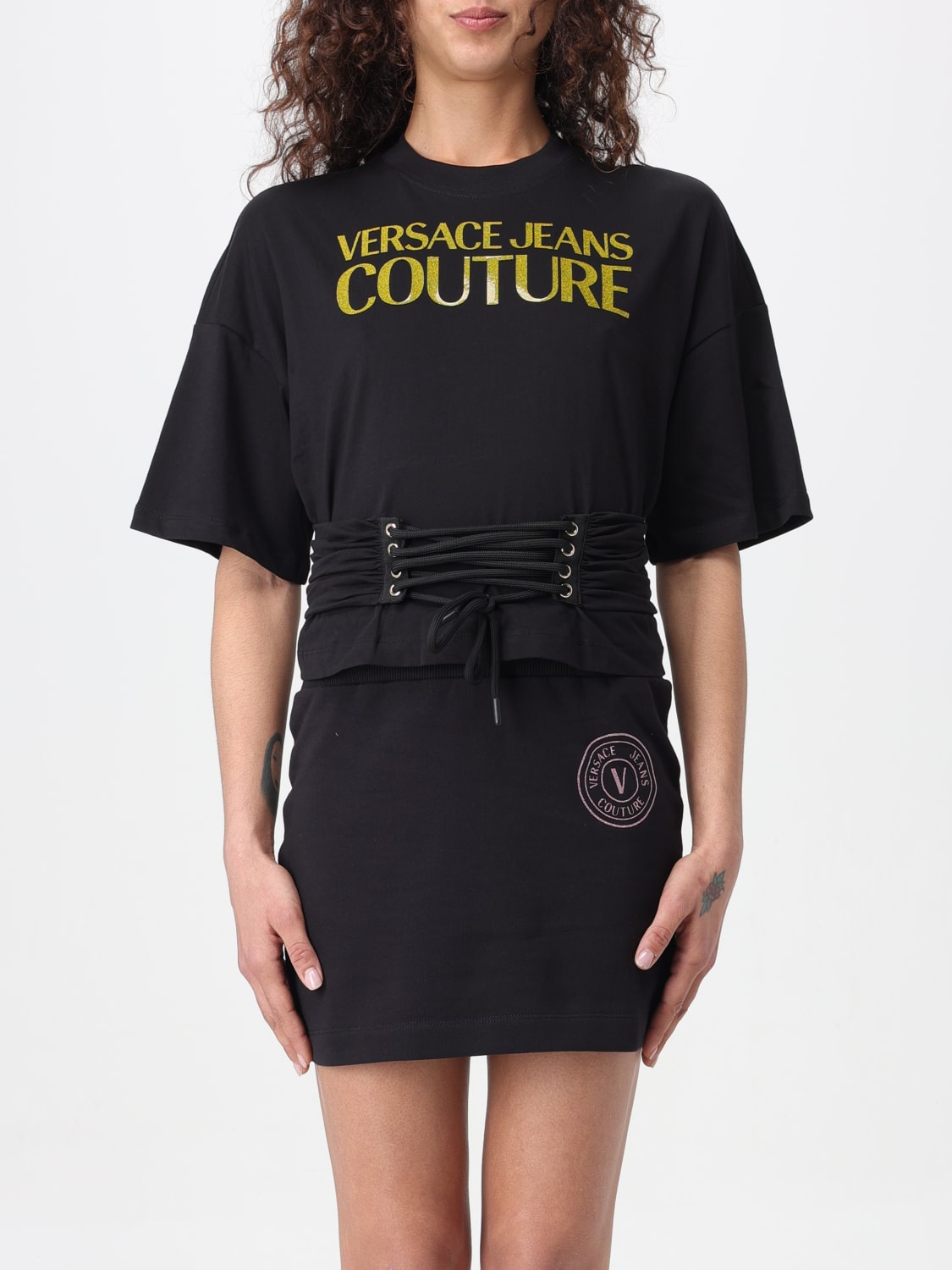 VERSACE JEANS COUTURE：Tシャツ レディース - ブラック | GIGLIO.COM