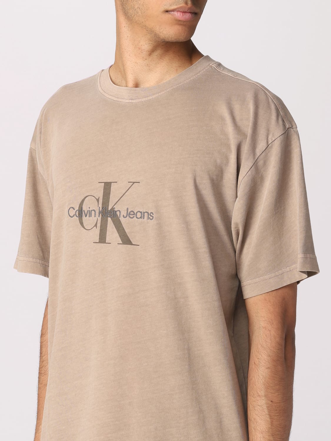 CALVIN KLEIN JEANS：Tシャツ メンズ - ブラウン | GIGLIO.COM