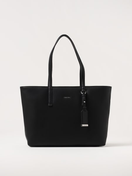 Calvin Klein: Наплечная сумка для нее Calvin Klein