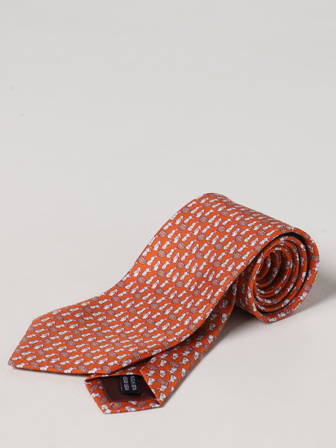 FERRAGAMO: Corbata para hombre, Naranja Corbata Ferragamo 350784 en línea GIGLIO.COM