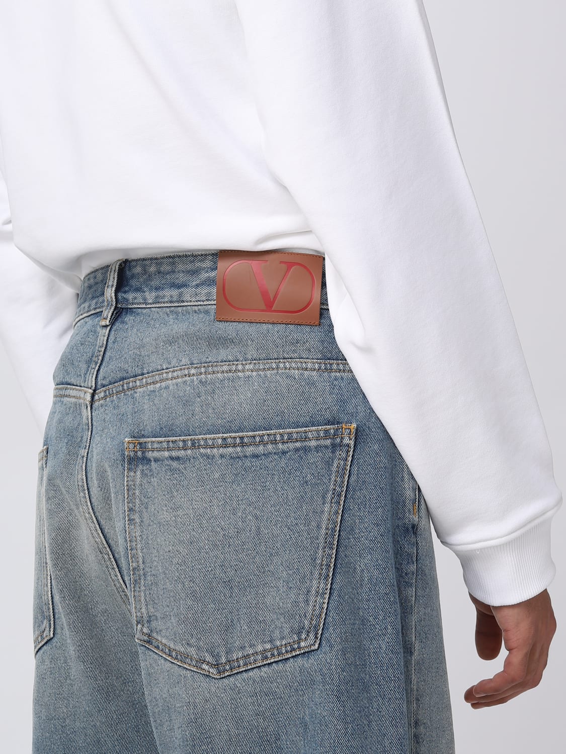 Dodge Gensidig Premonition VALENTINO: jeans for man - Denim | Valentino jeans 2V3DE02X920 online on  GIGLIO.COM