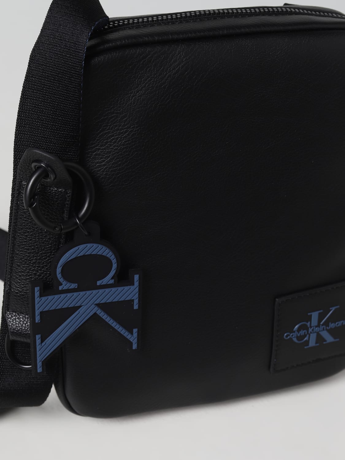 Toeschouwer Vrijgekomen piramide CALVIN KLEIN JEANS: shoulder bag for man - Black | Calvin Klein Jeans  shoulder bag K50K510117 online on GIGLIO.COM