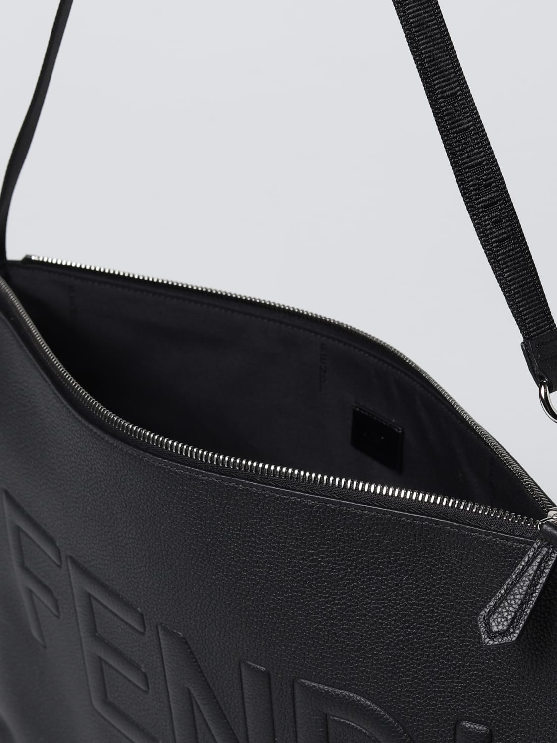 Borsa a tracolla Fendi: Pouch porta laptop Fendi in pelle a grana con logo embossed nero 2