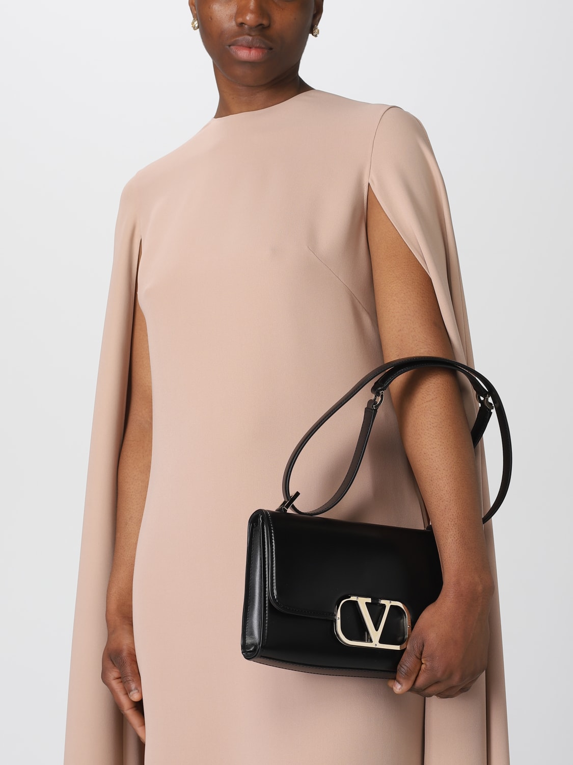 VALENTINO GARAVANI: VLogo Type in leather - Black | Valentino Garavani shoulder bag 2W2B0L49MUS online GIGLIO.COM
