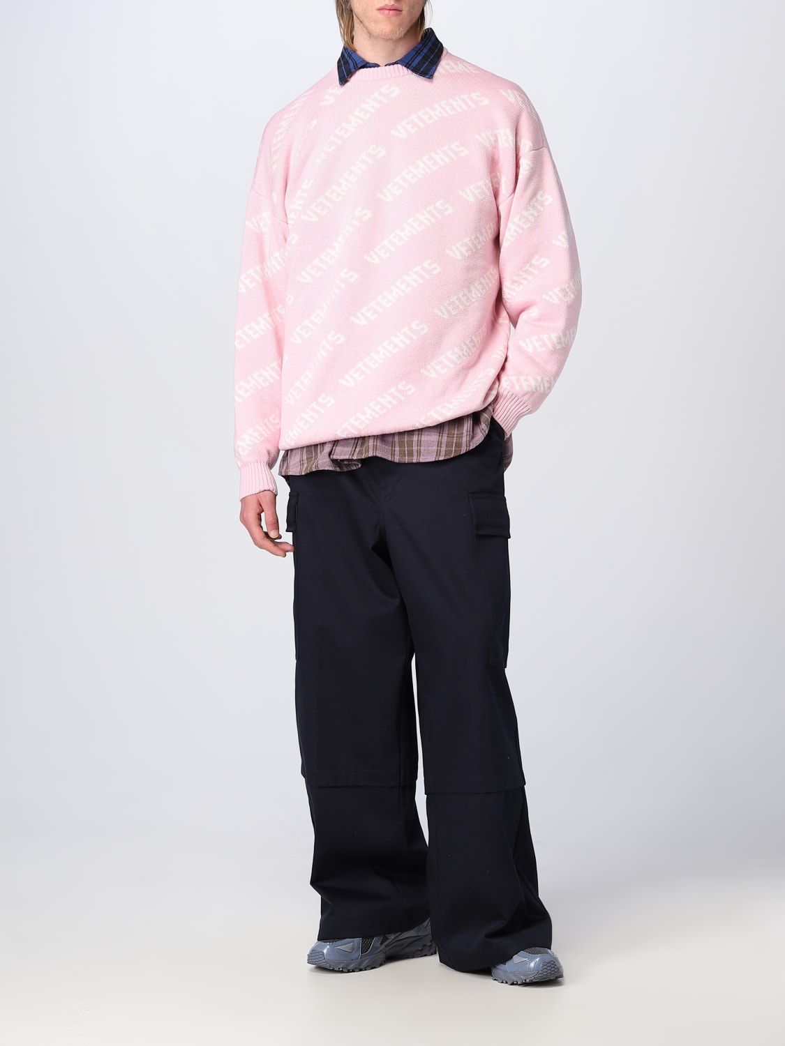 VETEMENTS：セーター メンズ - ピンク | GIGLIO.COMオンラインの 