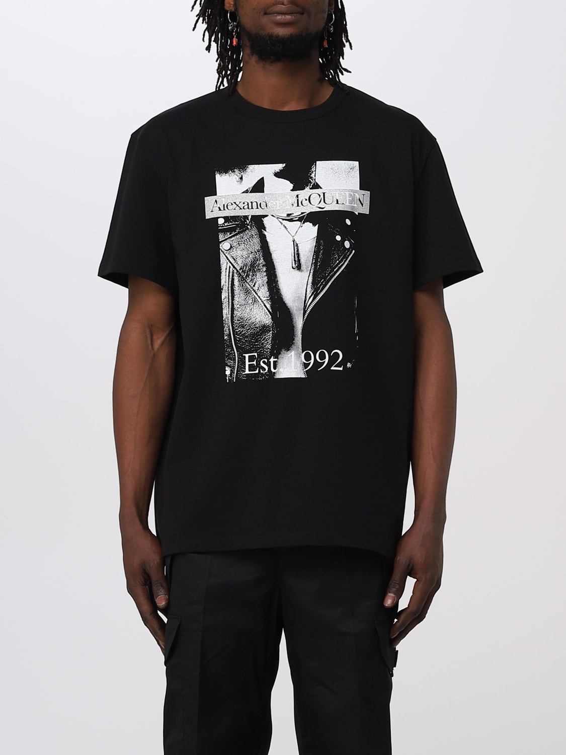 ALEXANDER MCQUEEN：Tシャツ メンズ - ブラック | GIGLIO.COM ...