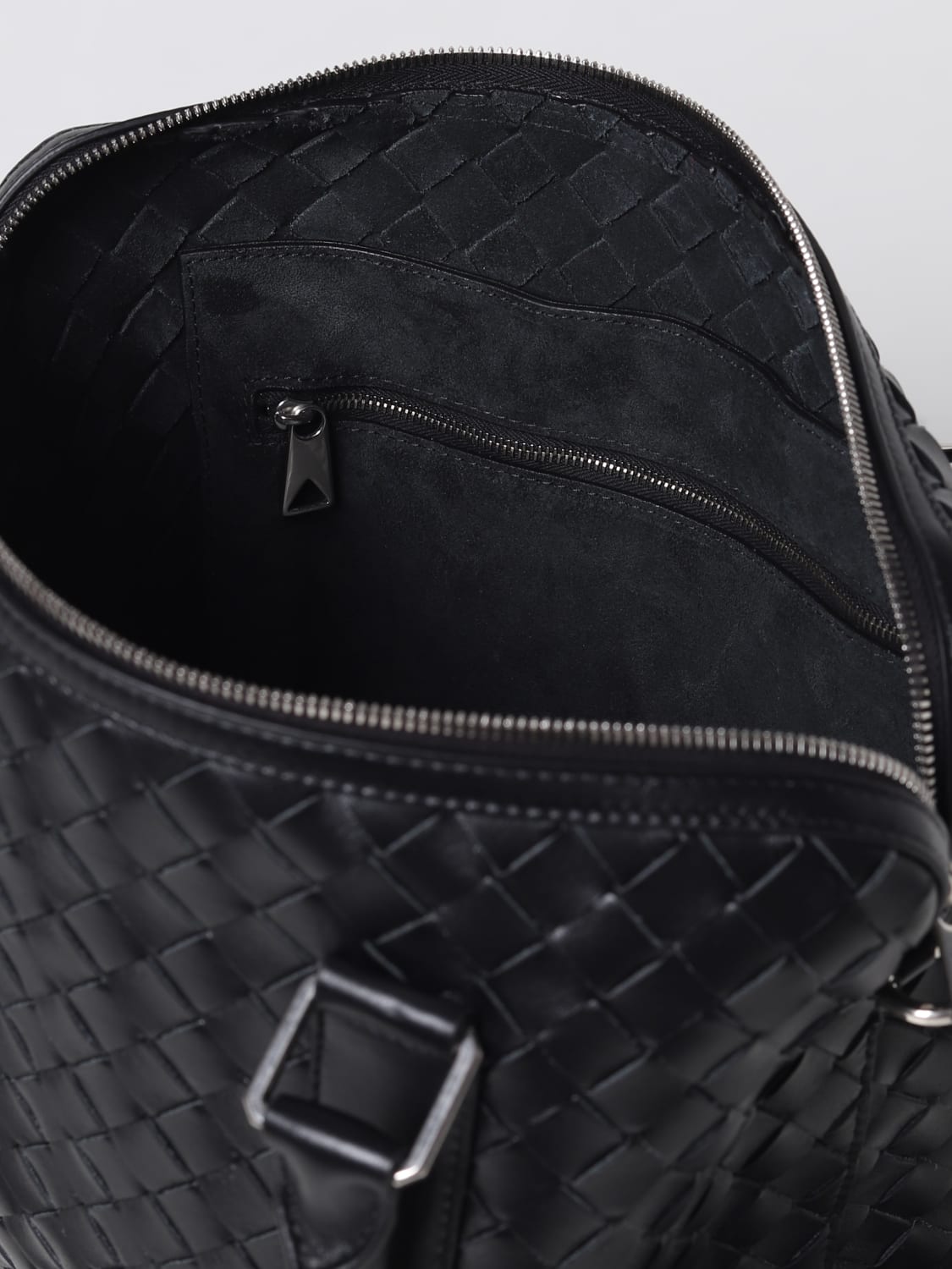 Medium intreccio leather crossbody bag - Bottega Veneta - Men