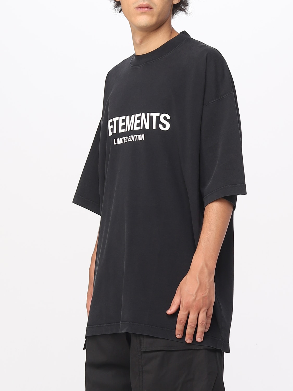 VETEMENTS: t-shirt for man - Black | Vetements t-shirt UE54TR170B1200 ...