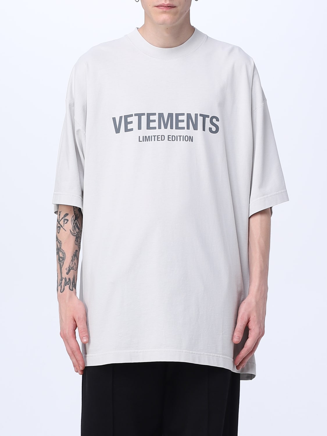 VETEMENTS: t-shirt for man - Grey | Vetements t-shirt UE54TR170W online ...