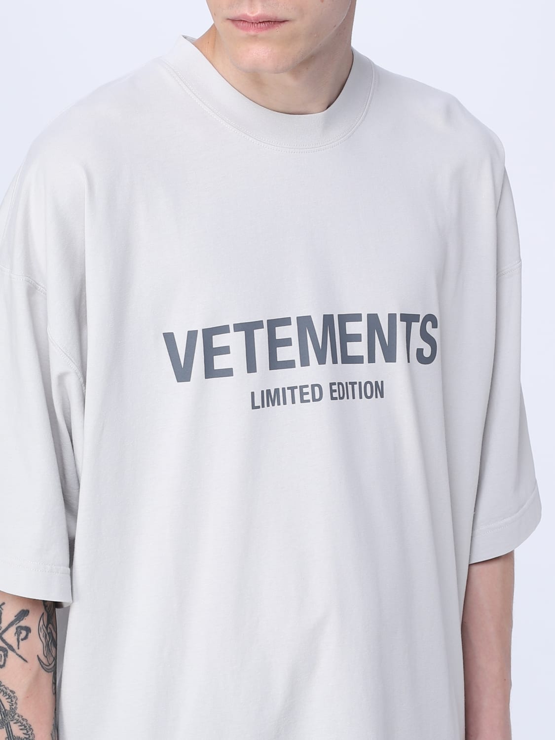 VETEMENTS: t-shirt for man - Grey | Vetements t-shirt UE54TR170W online ...