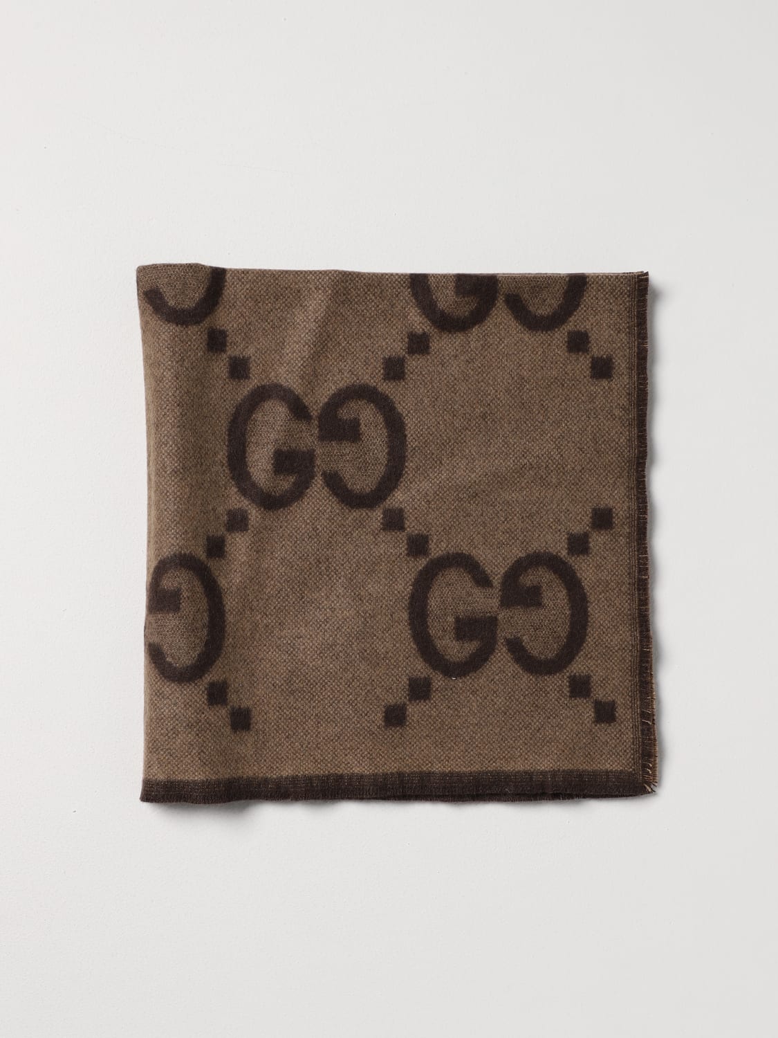 GUCCI: cashmere scarf with jacquard monogram - Brown