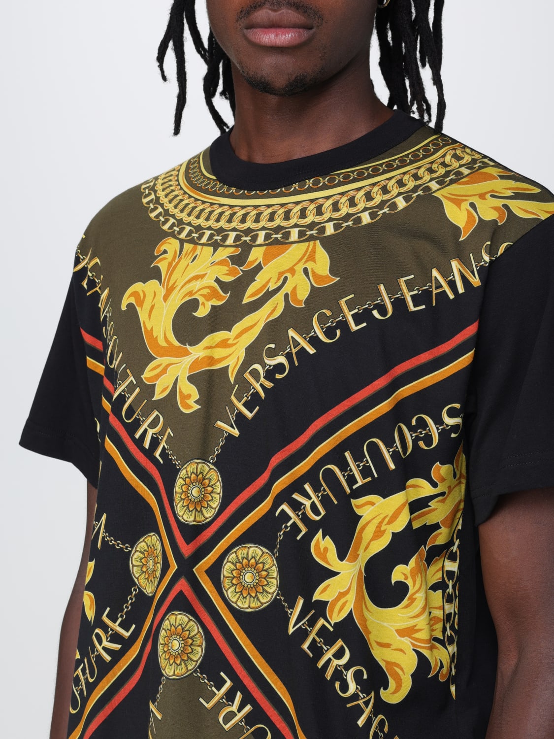 domæne Klan teleskop VERSACE JEANS COUTURE: printed t-shirt - Black | Versace Jeans Couture t- shirt 75GAH6RFJ0001 online at GIGLIO.COM