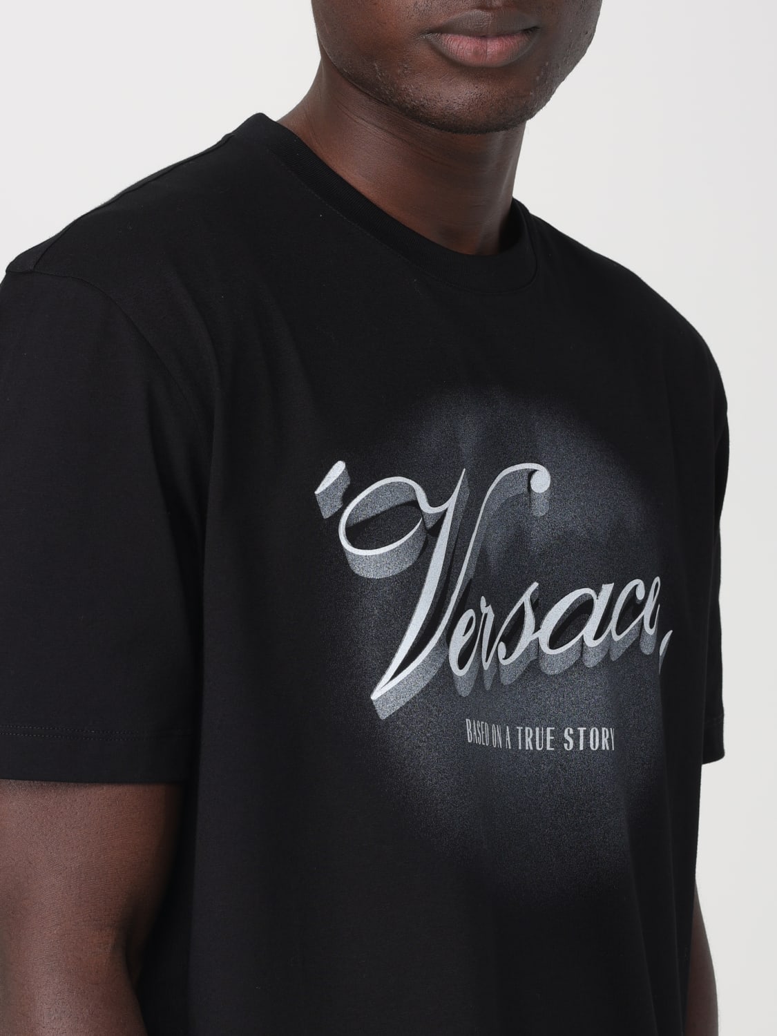 VERSACE：Tシャツ メンズ - ブラック | GIGLIO.COMオンラインのVersace