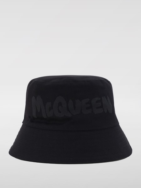 Hat man Alexander McQueen