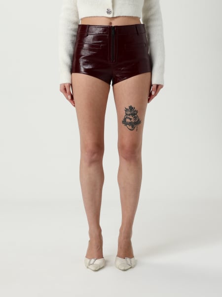 Short femme Self-portrait