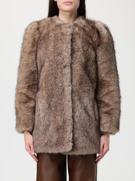 Fur coat woman Stand Studio