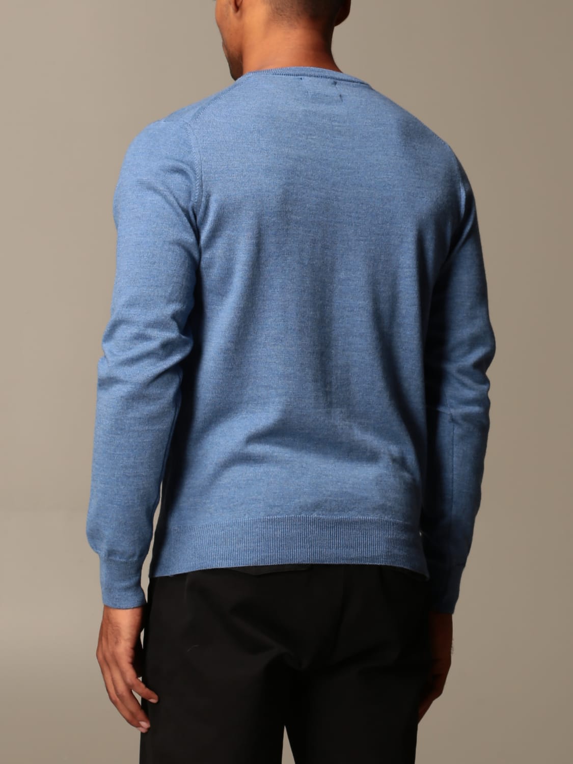 XC SWEATER: XC V-neck sweater in extrafine Merino wool, Gnawed Blue - Img 2