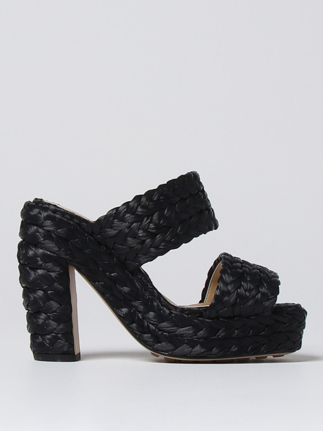 BOTTEGA VENETA HEELED SANDALS: Bottega Veneta sandal in woven raffia, Black - Img 1