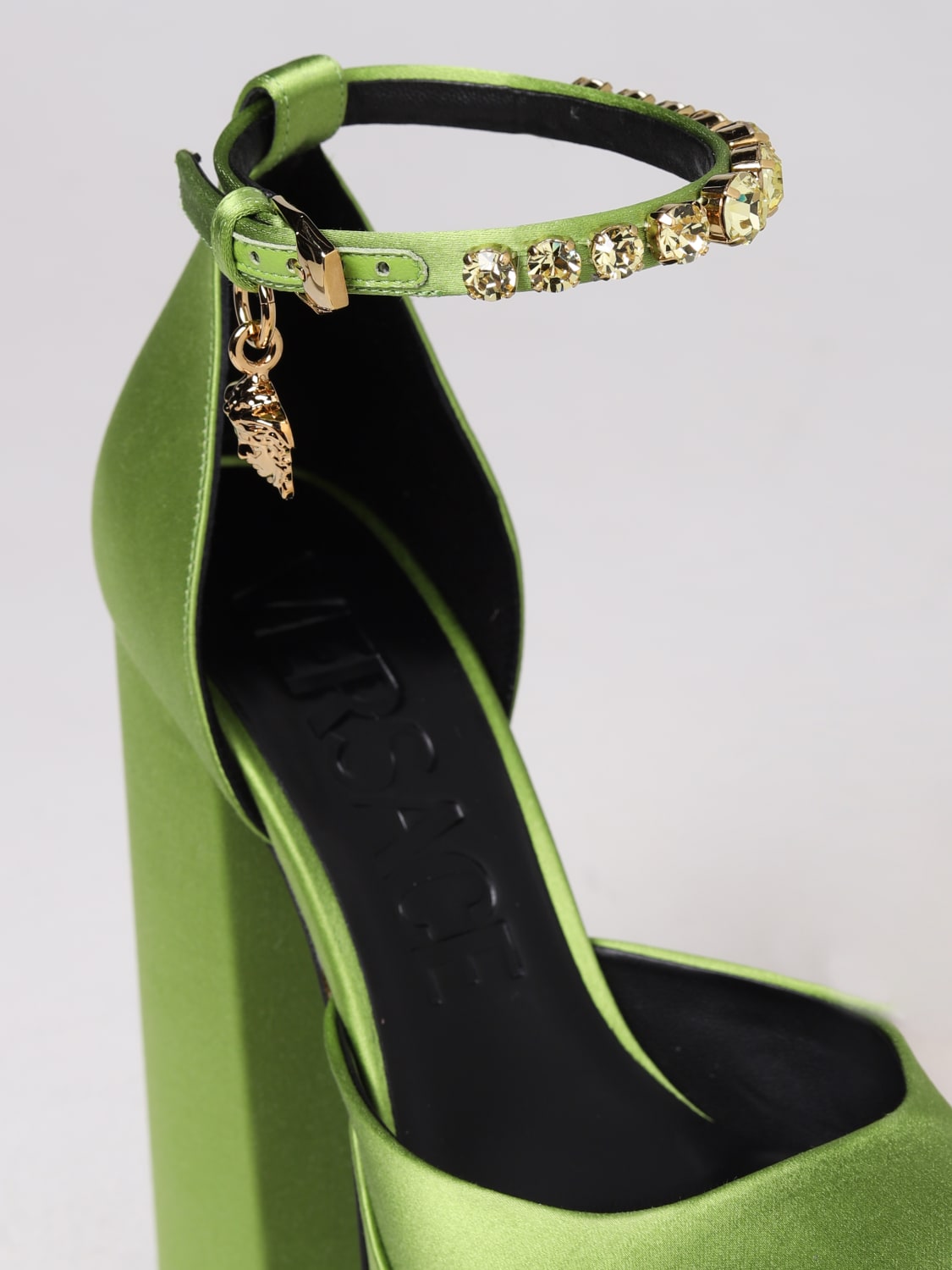 VERSACE HIGH HEEL SHOES: Medusa Aevitas Versace satin décolléte with platform with charm, Yellow - Img 4