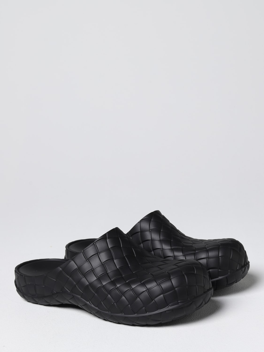 BOTTEGA VENETA SANDALS: Bottega Veneta sabots in woven rubber, Black - Img 2