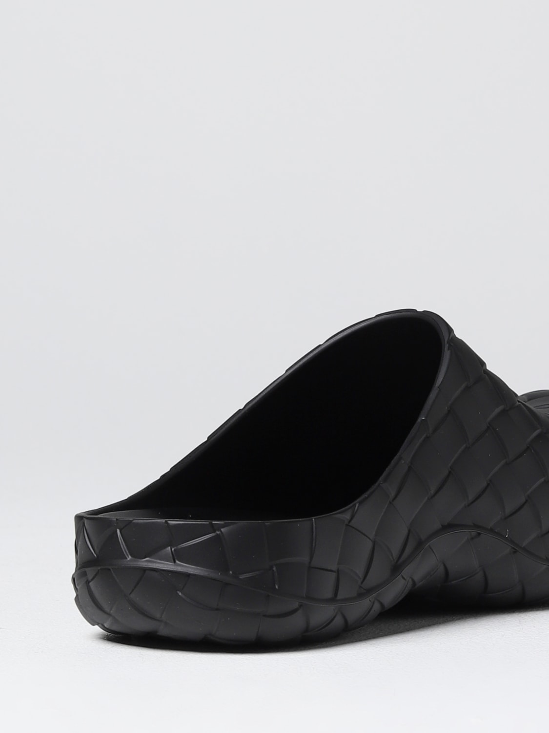 BOTTEGA VENETA SANDALS: Bottega Veneta sabots in woven rubber, Black - Img 3