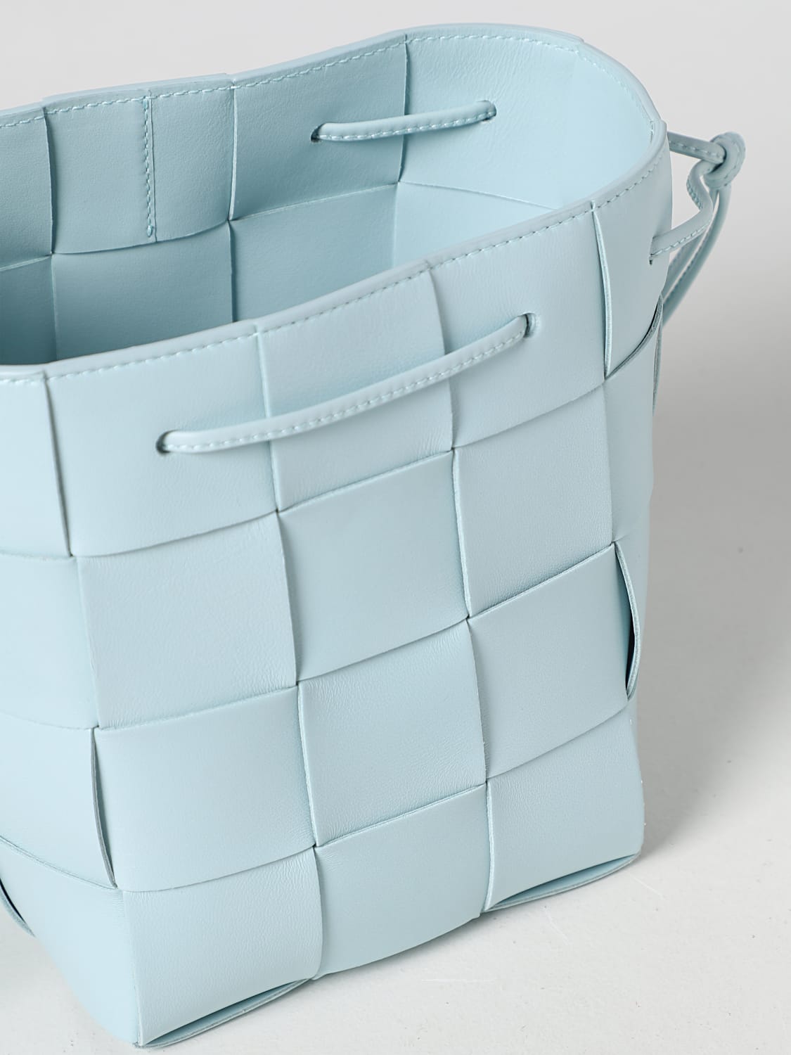 BOTTEGA VENETA MINI BAG: Bottega Veneta Cassette bag in woven nappa, Sky Blue - Img 3