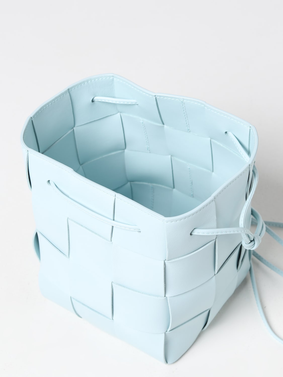 BOTTEGA VENETA MINI BAG: Bottega Veneta Cassette bag in woven nappa, Sky Blue - Img 5