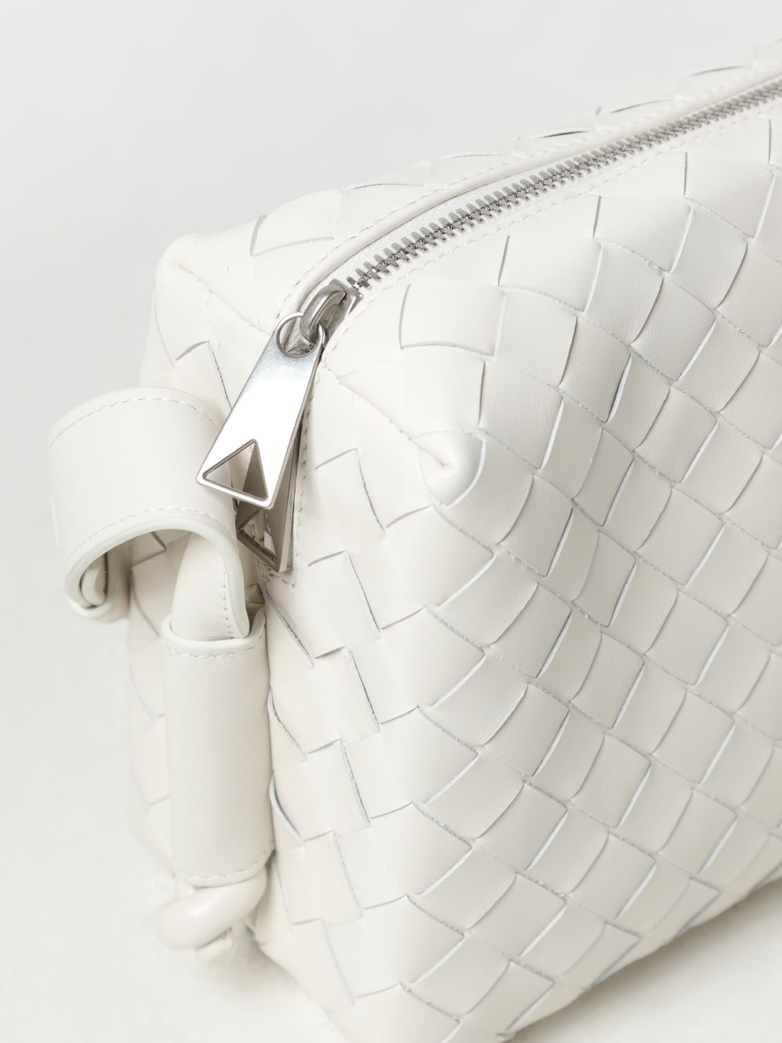 BOTTEGA VENETA: Loop bag in woven leather - White | Bottega