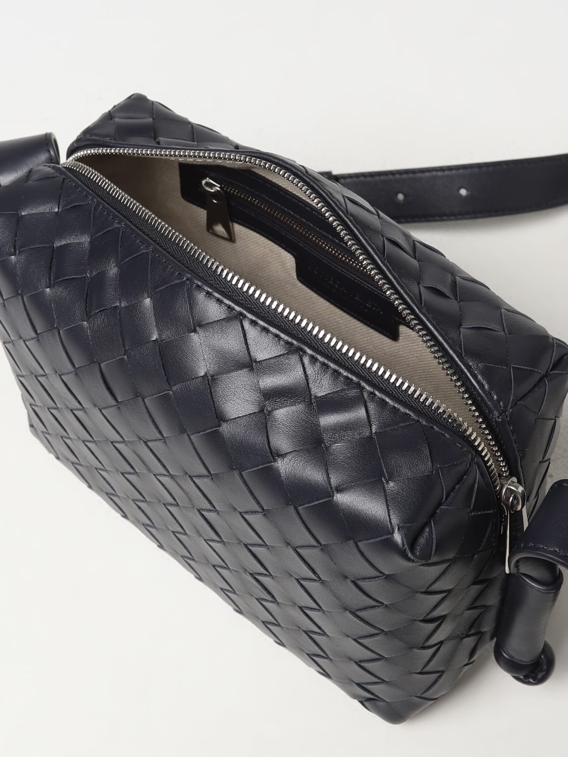 BOTTEGA VENETA SHOULDER BAG: Bottega Veneta Loop bag in woven leather, Blue - Img 4