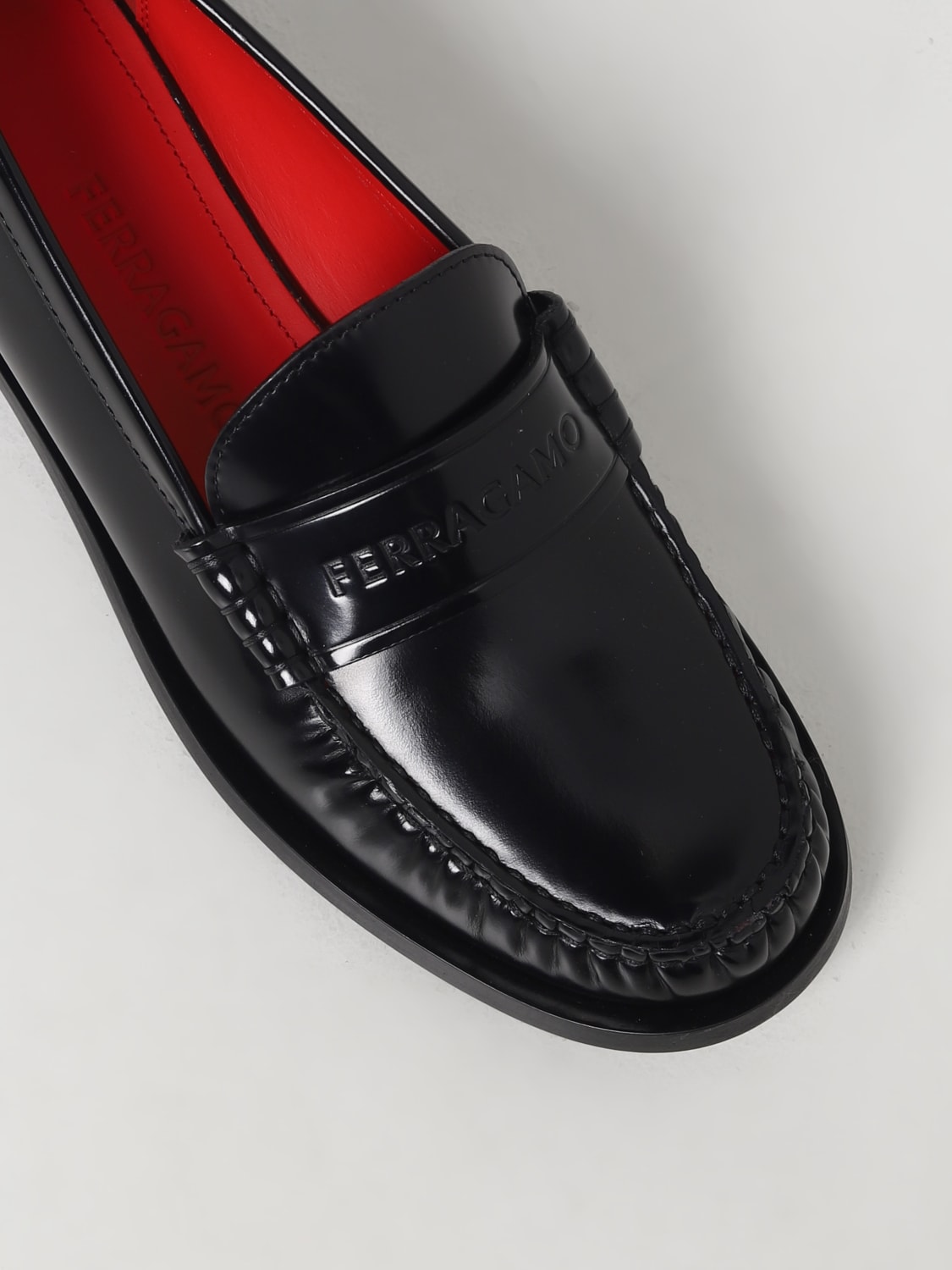 Ferragamo debossed-logo leather loafers - Red