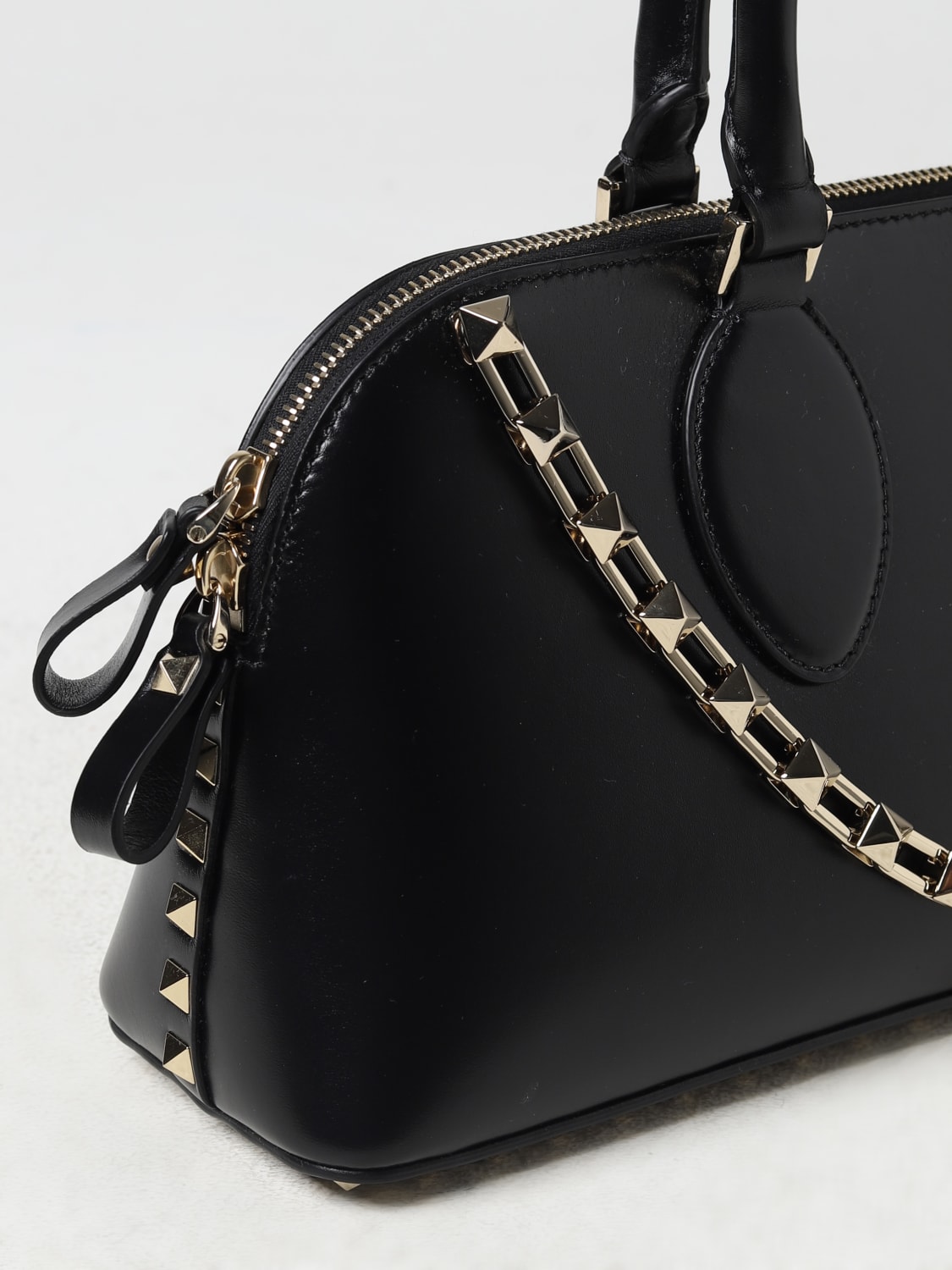 VALENTINO GARAVANI SHOULDER BAG: Valentino Garavani Rockstud bag in leather, Black - Img 4