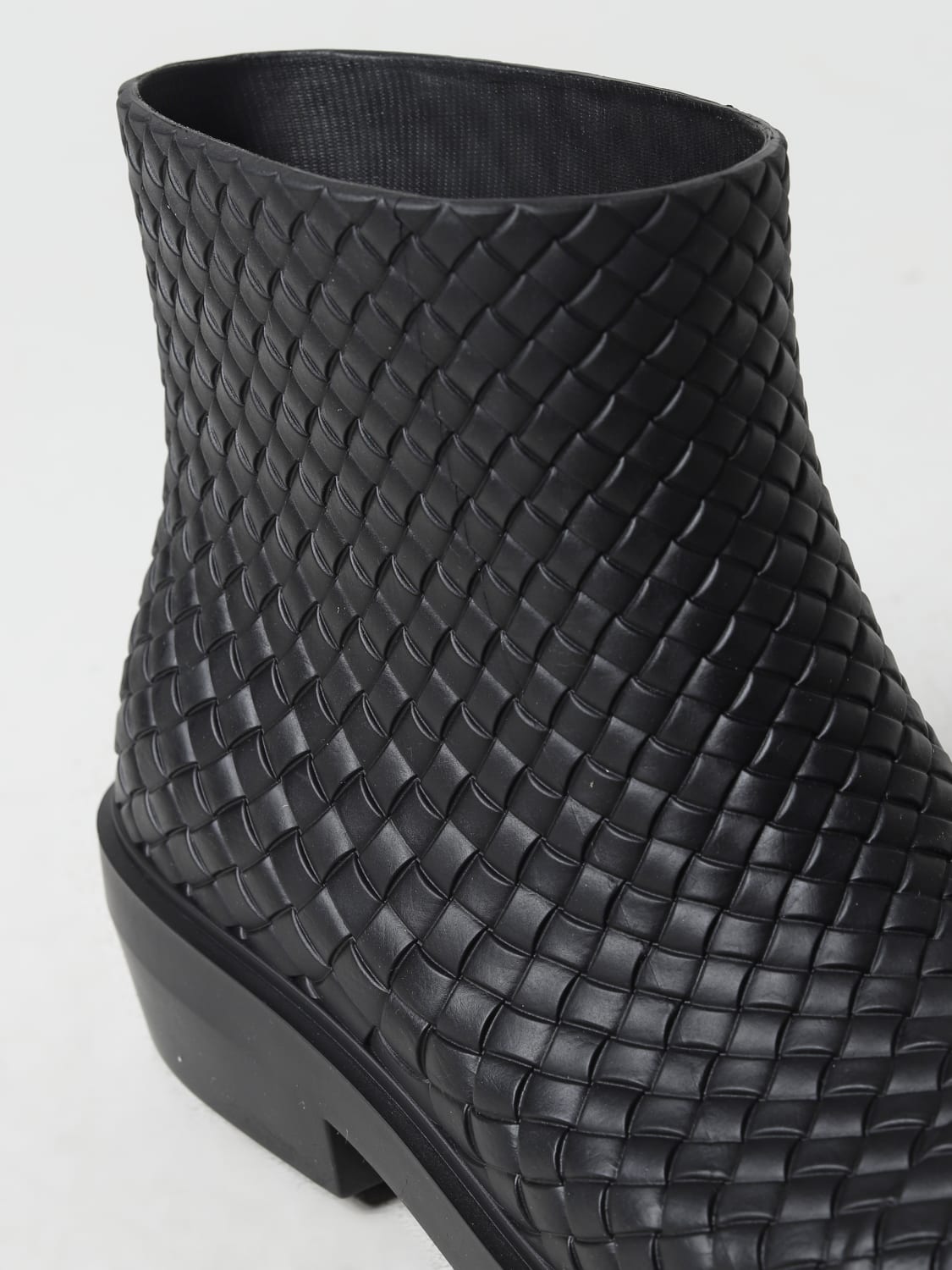 BOTTEGA VENETA BOOTS: Bottega Veneta Fireman ankle boots in woven rubber, Black - Img 4