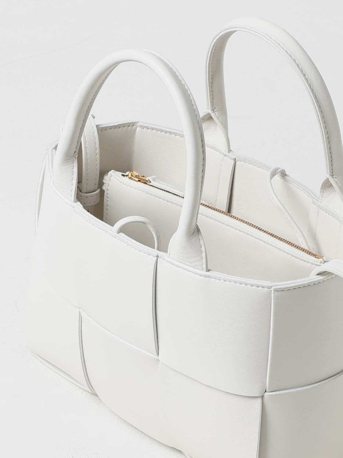 BOTTEGA VENETA HANDBAG: Bottega Veneta Arco bag in woven nappa, White - Img 5