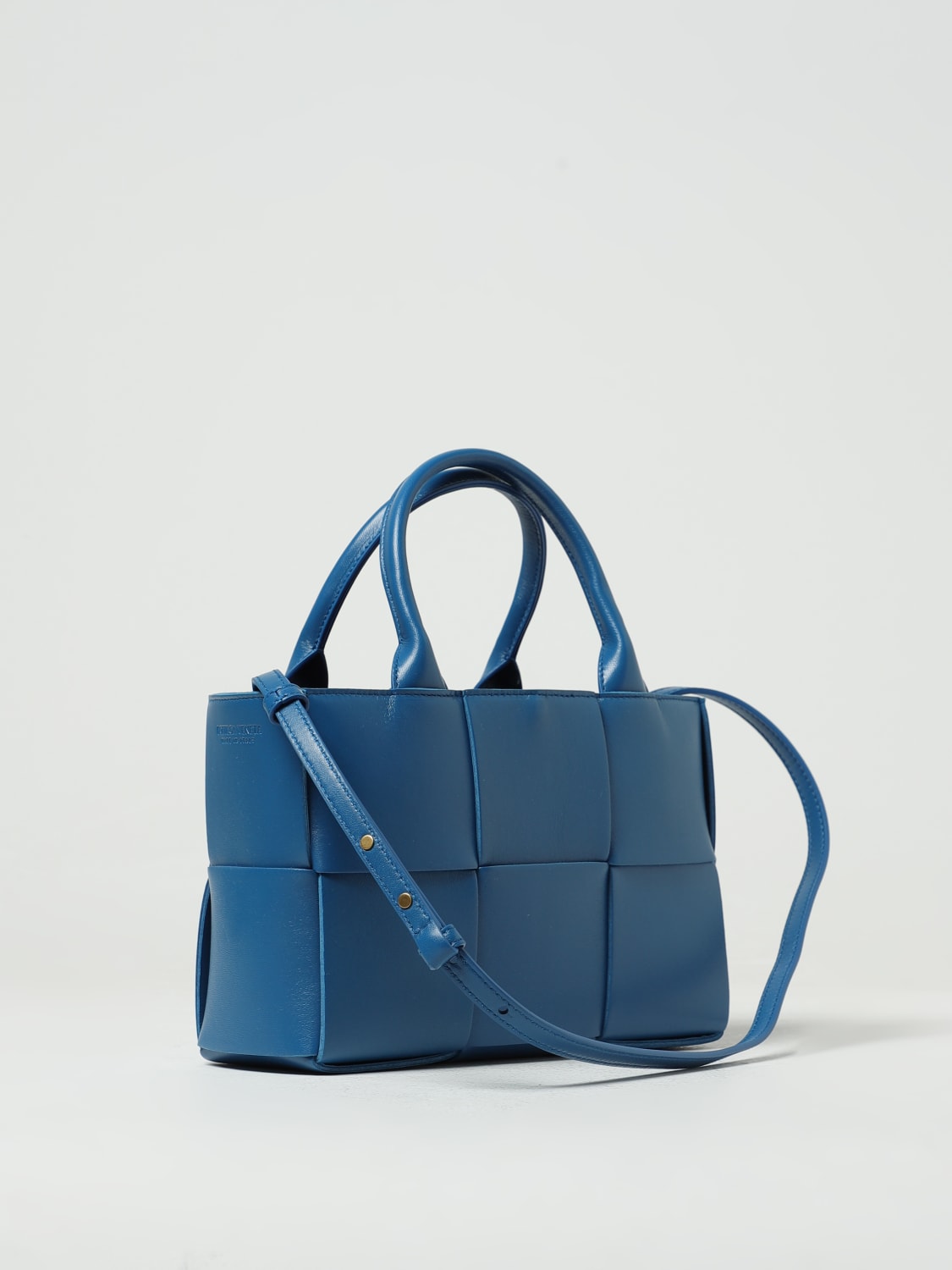 BOTTEGA VENETA HANDBAG: Bottega Veneta Arco bag in woven nappa, Navy - Img 2