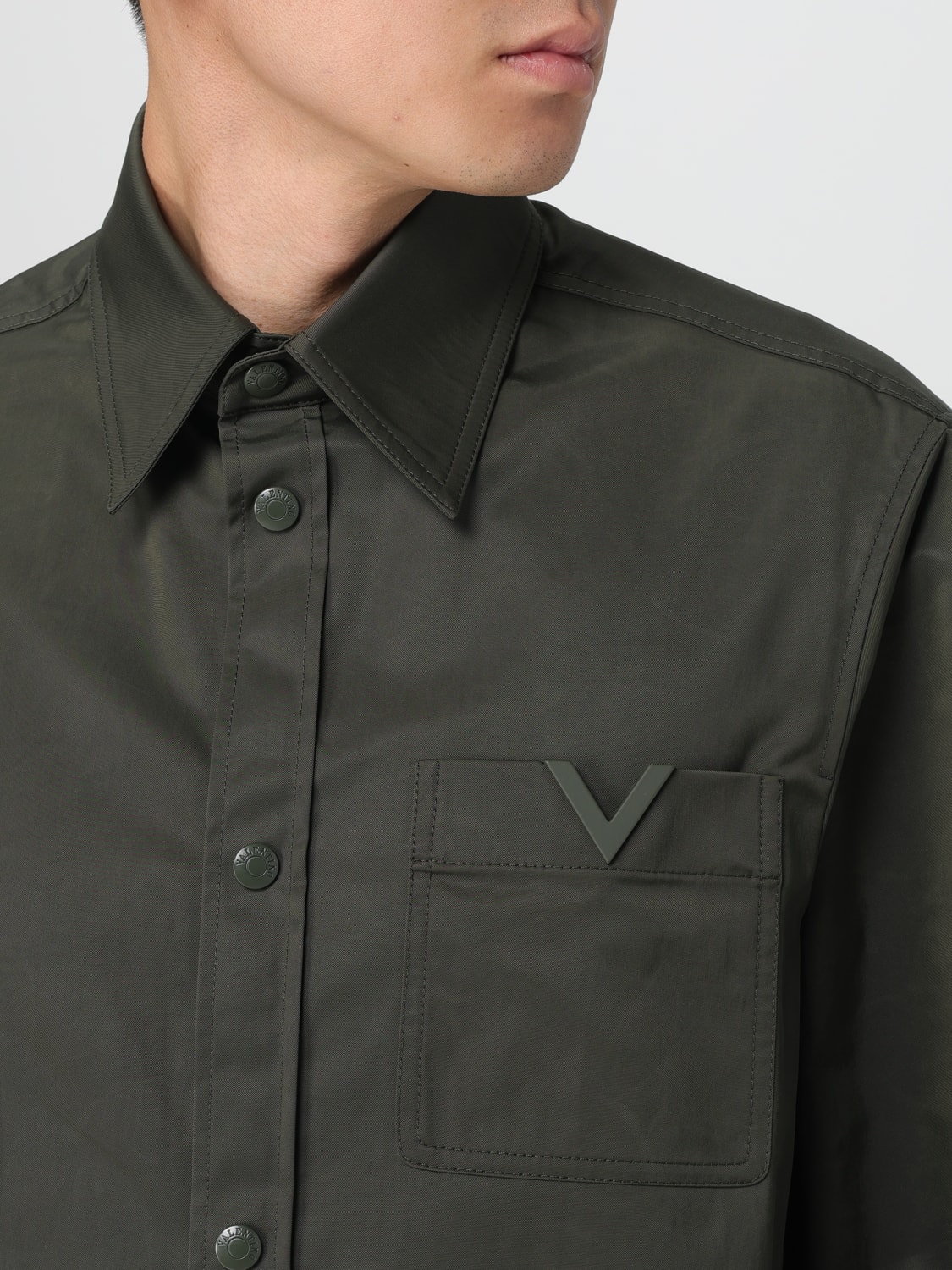 VALENTINO CAMICIA: Camicia Valentino con tasca VLogo cut-out, Militare - Img 5