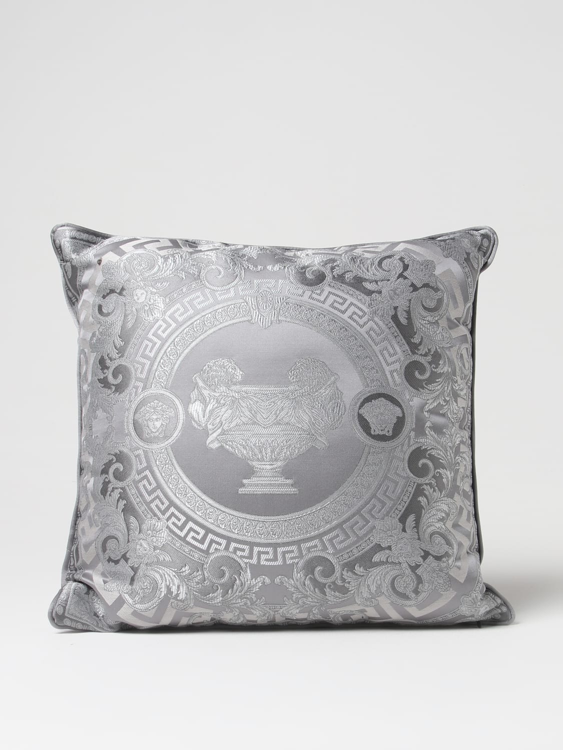 VERSACE HOME CUSHIONS: Cushions lifestyle Versace Home, Grey - Img 2